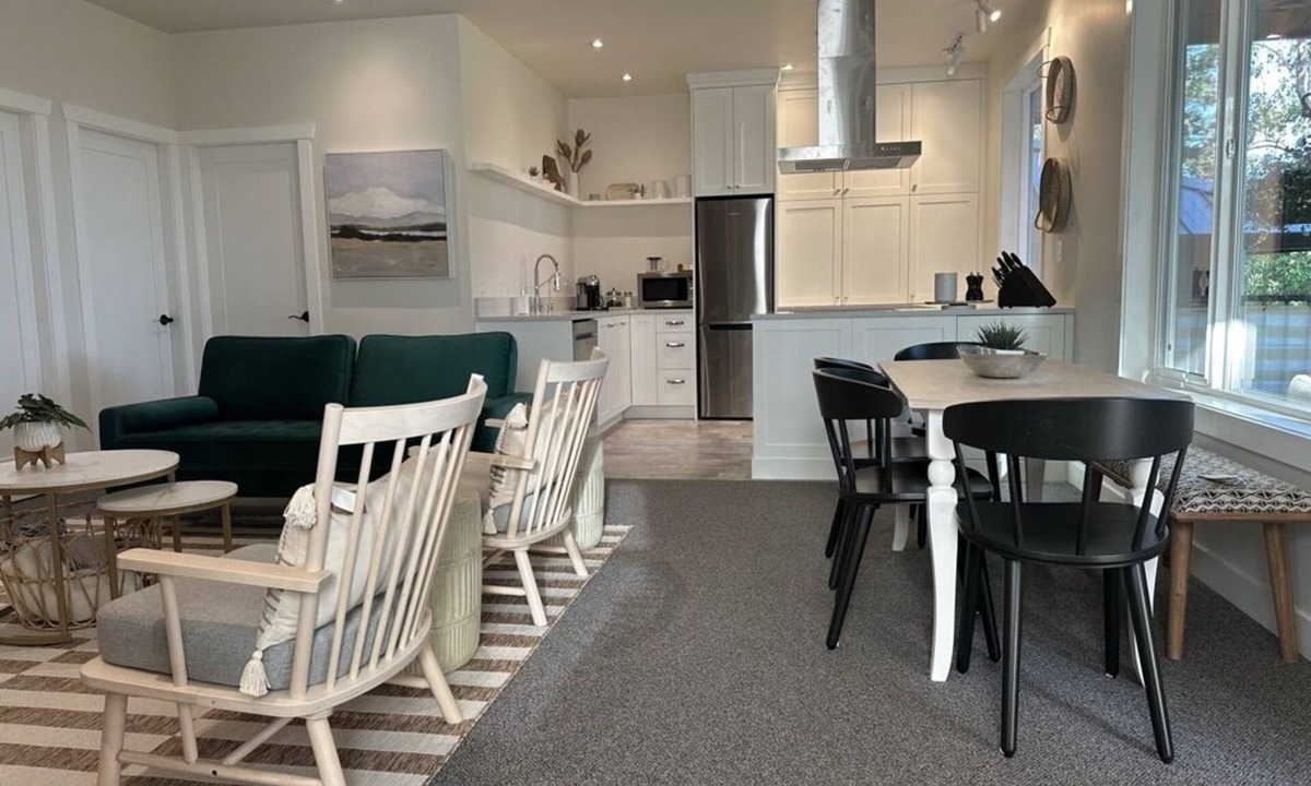 Crofton House | Private & restful; quiet 2 bedroom suite in Duncan