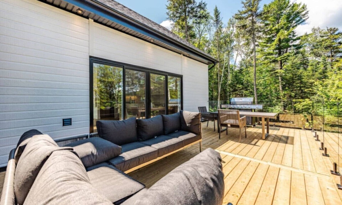 Argenteuil Regional County Municipality Ski Chalet | Private Spa,Pool,Sauna | Hiking | Le Montagnard