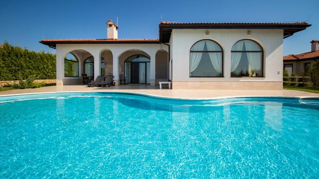 Balchik Villa | Private Villa First line with sea view in BlackSeaRama Golf A PLUS LOCATION PRIVACY POOL