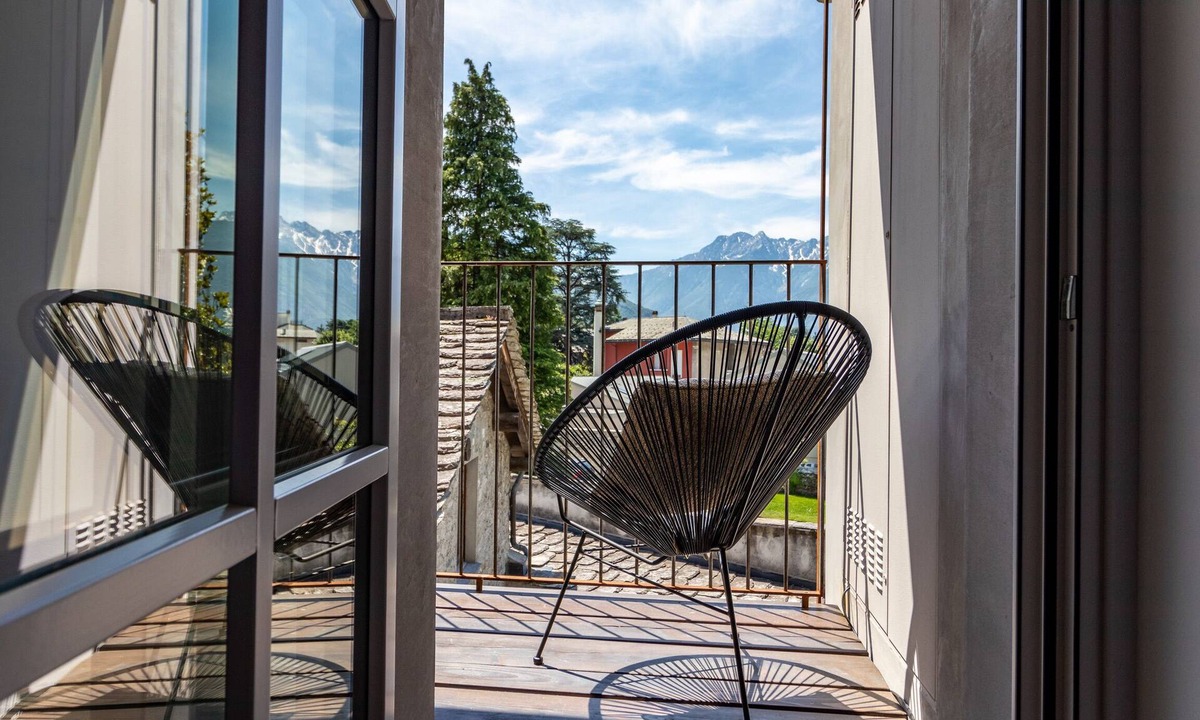 Chiavenna Apartment | Quadro - sophisticated maisonette in the BOTTONERA casa vacanza with sun terrace