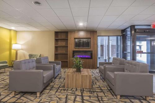Quality Inn Suites Downtown Windsor | Windsor