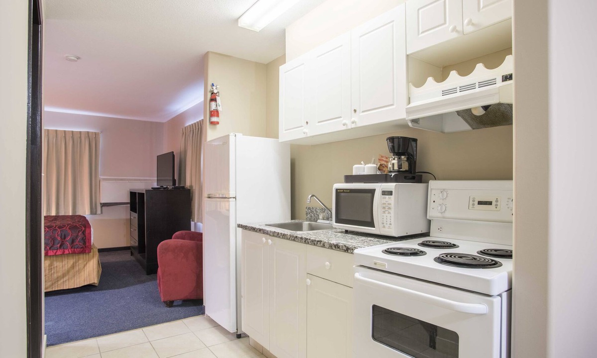100 Mile House Hotel | Ramada by Wyndham 100 Mile House