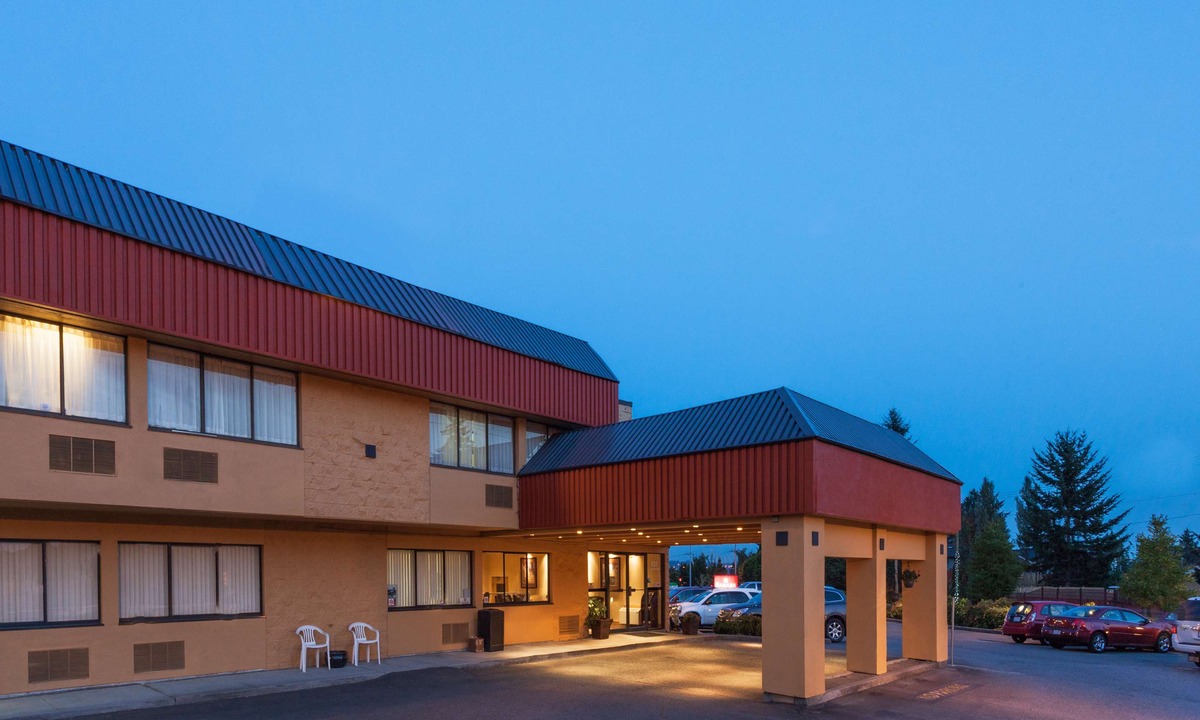 Coquitlam Hotel | Ramada by Wyndham Coquitlam