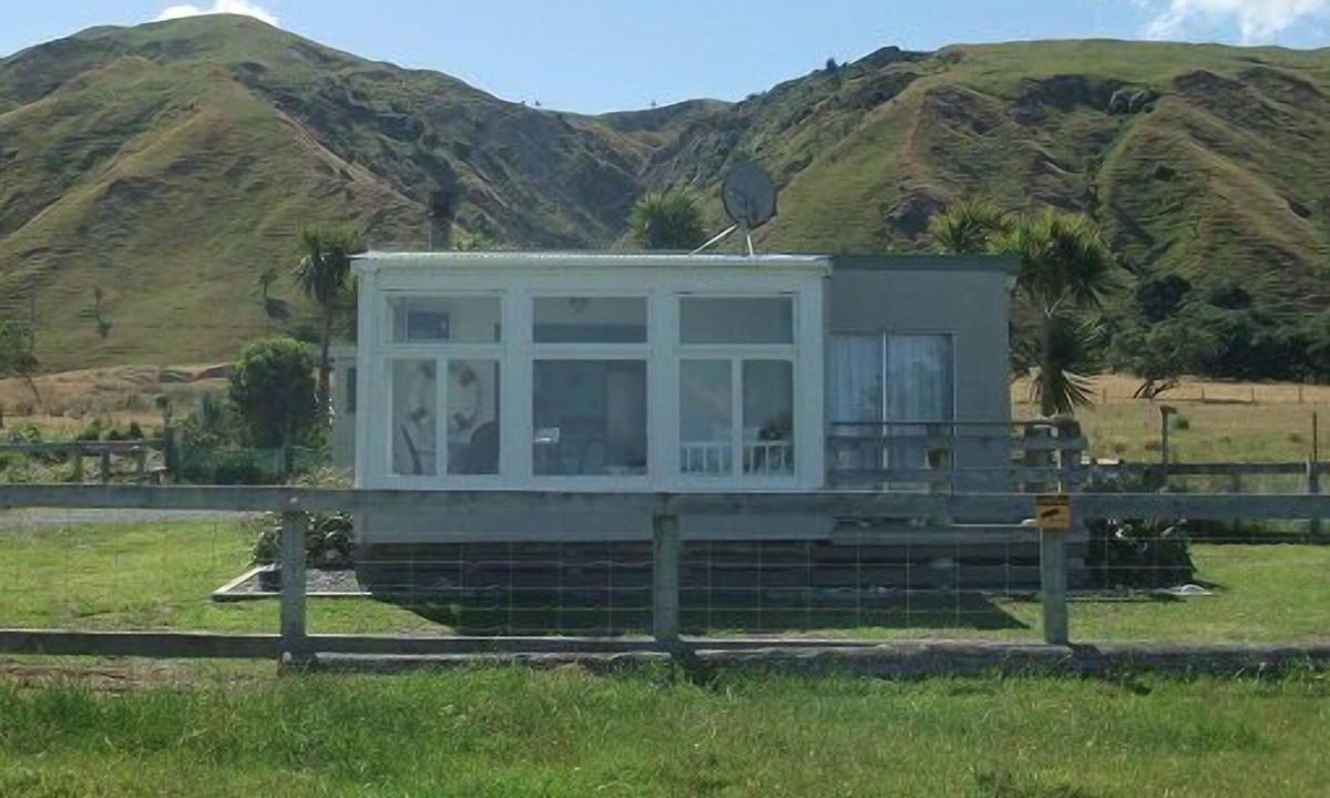 Glenburn House | Relax and unwind in this little cute bach.