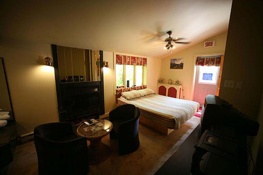 Sainte-Agathe-des-Monts Hotel | Restaurant Auberge Chez Girard