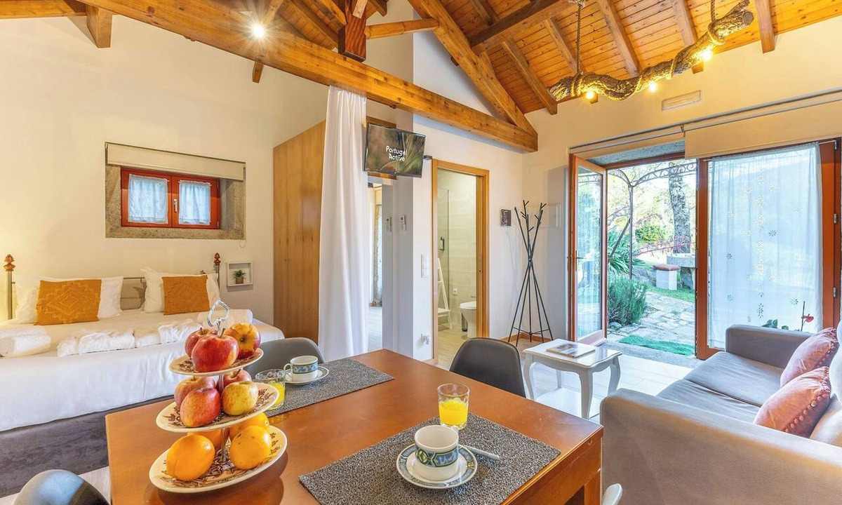Lanhelas Villa | River Beach Loft · Bob Dylan at the Watermill