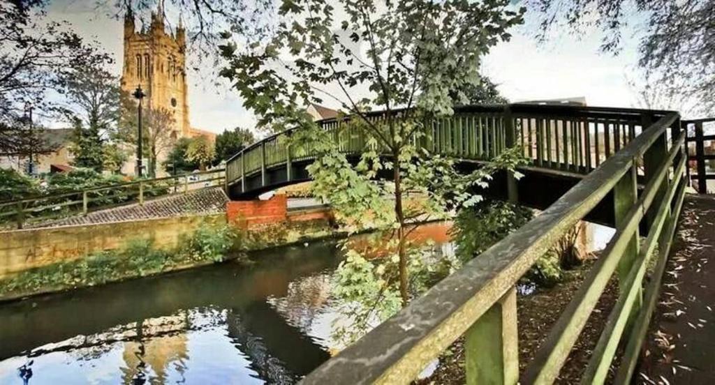 St Neots House | River House 2BR 1 bathroom downstairs toilet Parking St Neots Town Centre