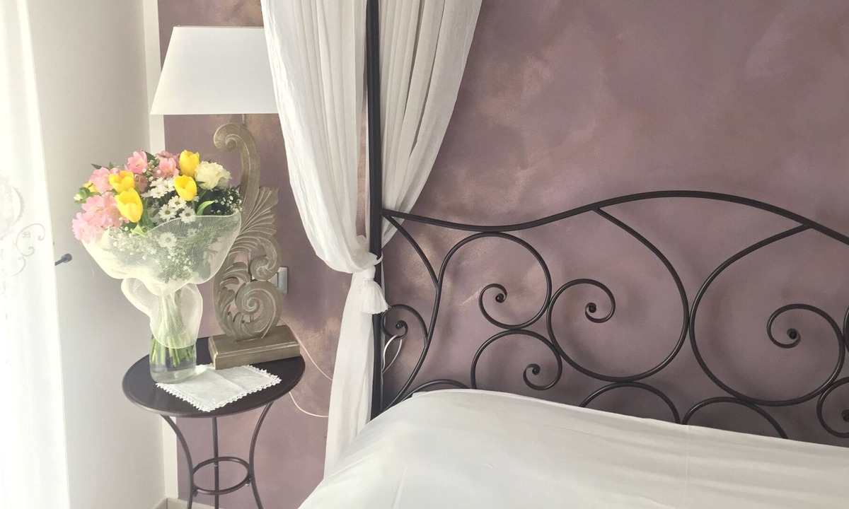 Pietramurata House | ROMANTIC APARTMENT WITH BALCONY IN HISTORIC RESIDENCE