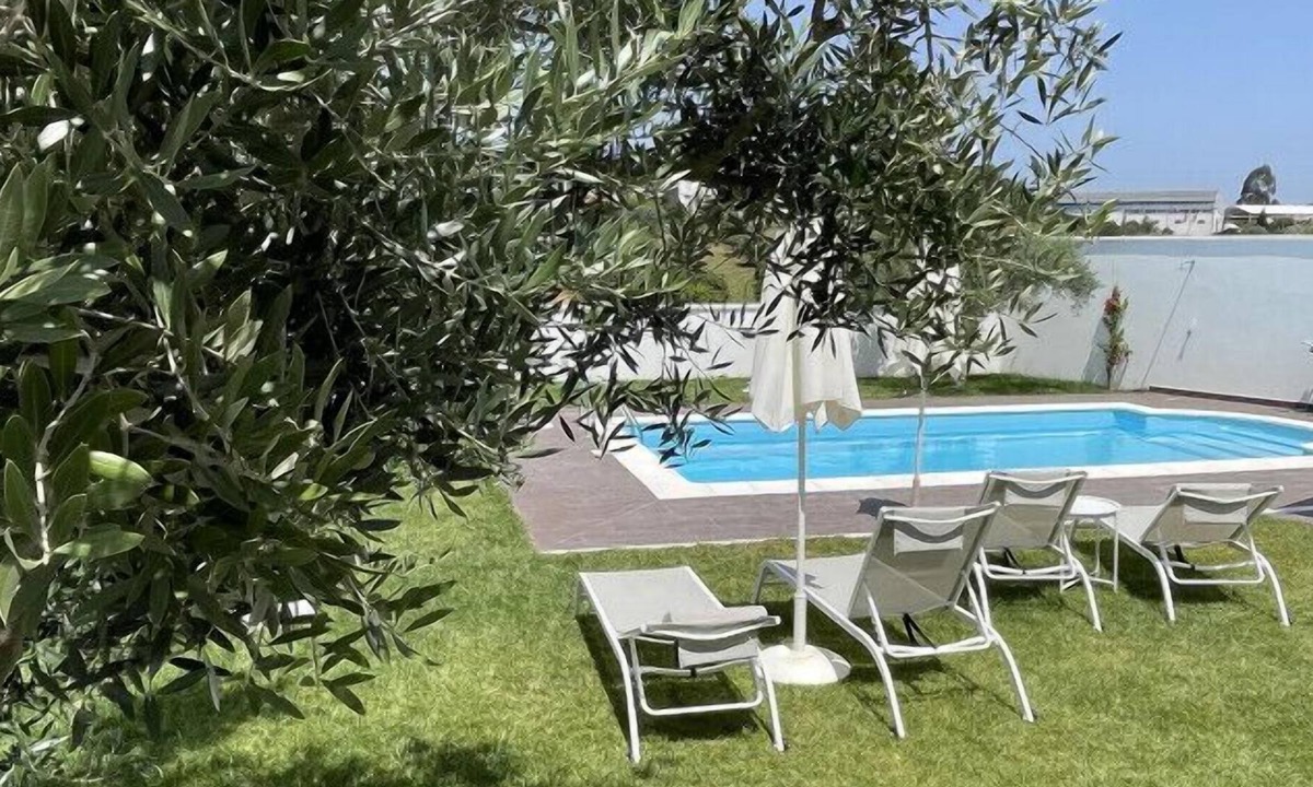 Penacova House | Room with nature motive and pool
