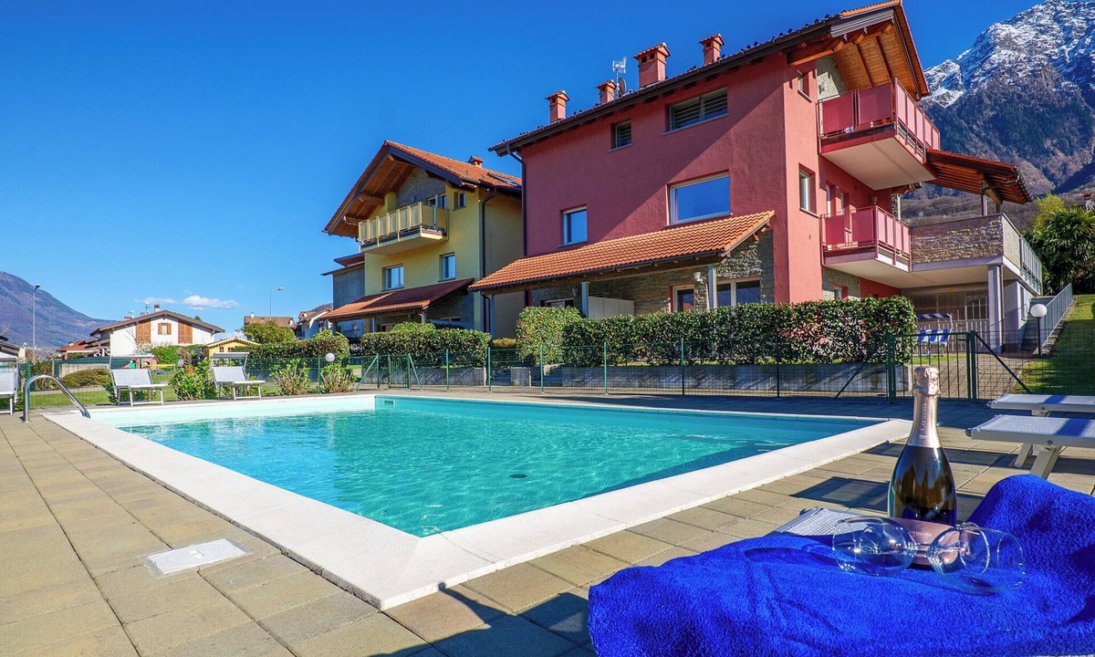 Colico Piano Apartment | Rose Gialla Pastella Holiday Apartment with Pool