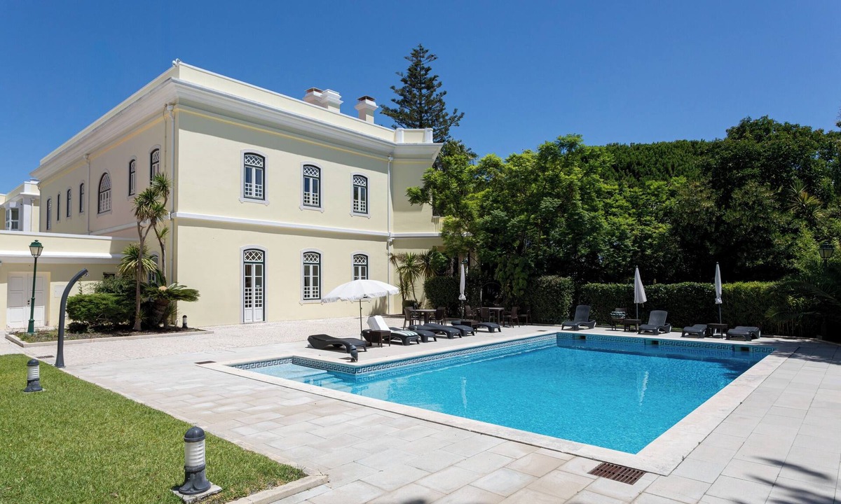 Estoril Apartment | Royal Hideaway – Estoril 2BR Pool Retreat