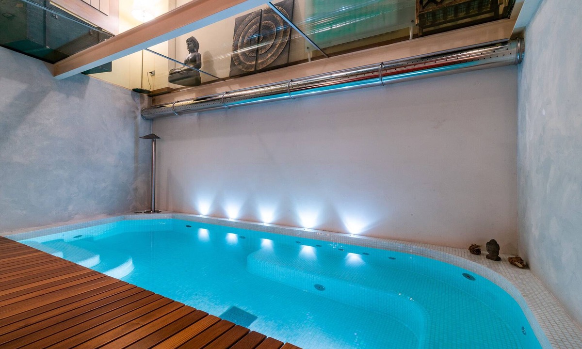 Bullona House | SANITIZED. Relax in fabulous Loft with indoor pool