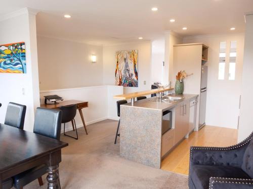 Wellington House | Seascape Escape - A Modern 4-Bedroom Retreat