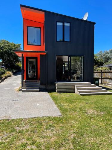 Paraparaumu House | Seaside Sanctuary 150 steps from the beach