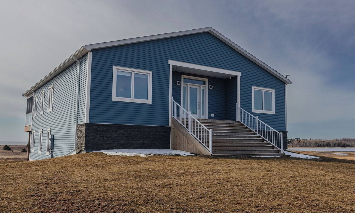 Little Pond House | Seasmoke Beachhouse with Private Beach Access