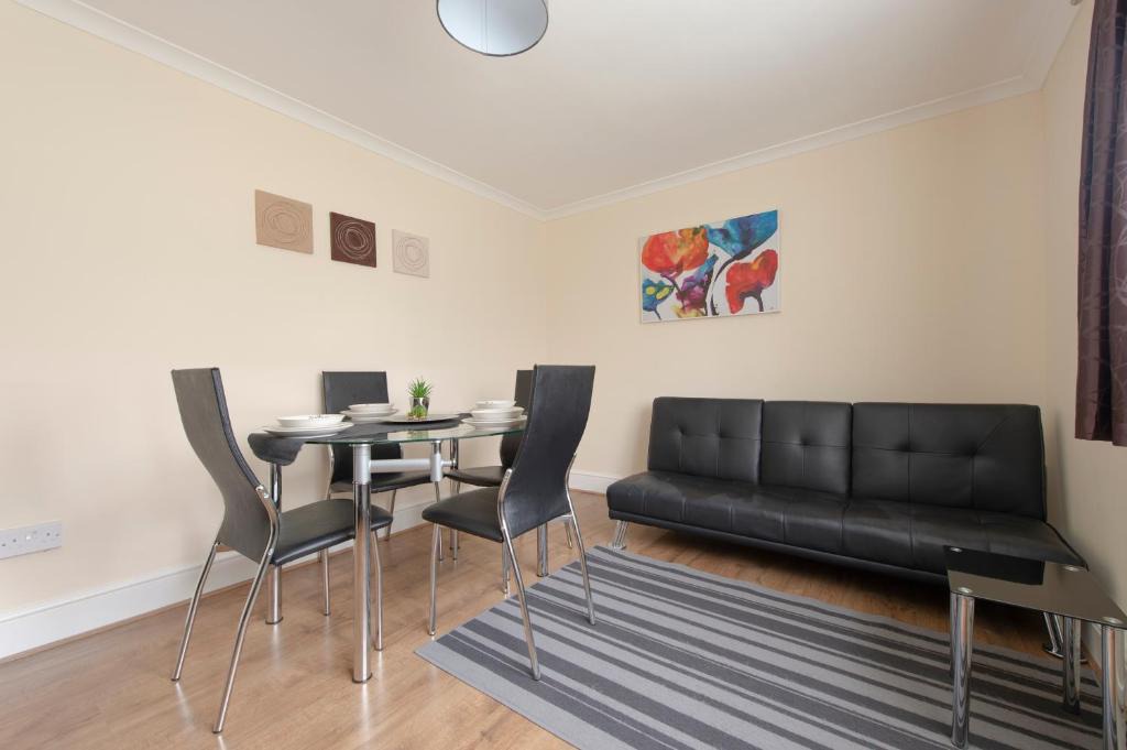 Harlow Apartment | Serviced Accommodation near London and Stansted - 3 bedrooms