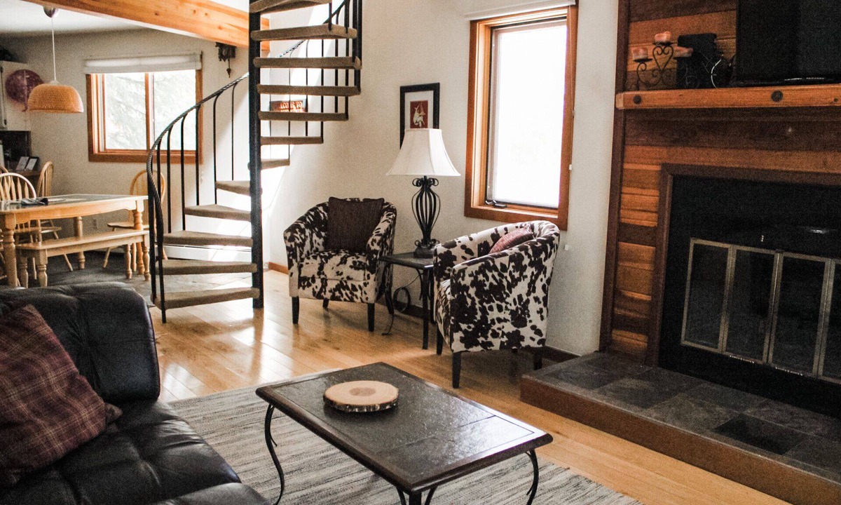 Wildernest House | Silverthorn Skiing & Hiking with Community pool/hot tub/Sauna.
