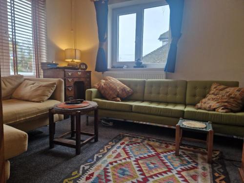 Oxford House | Single room with private sitting room near station