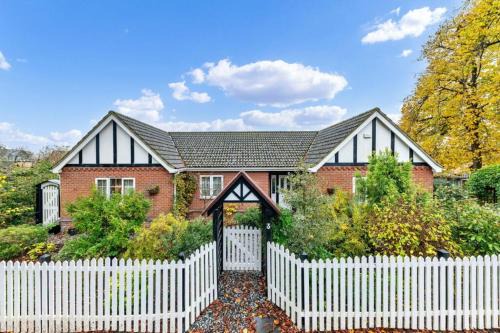 Huntingdon House | Sizeable 4 bed property on Huntingdon Ring road