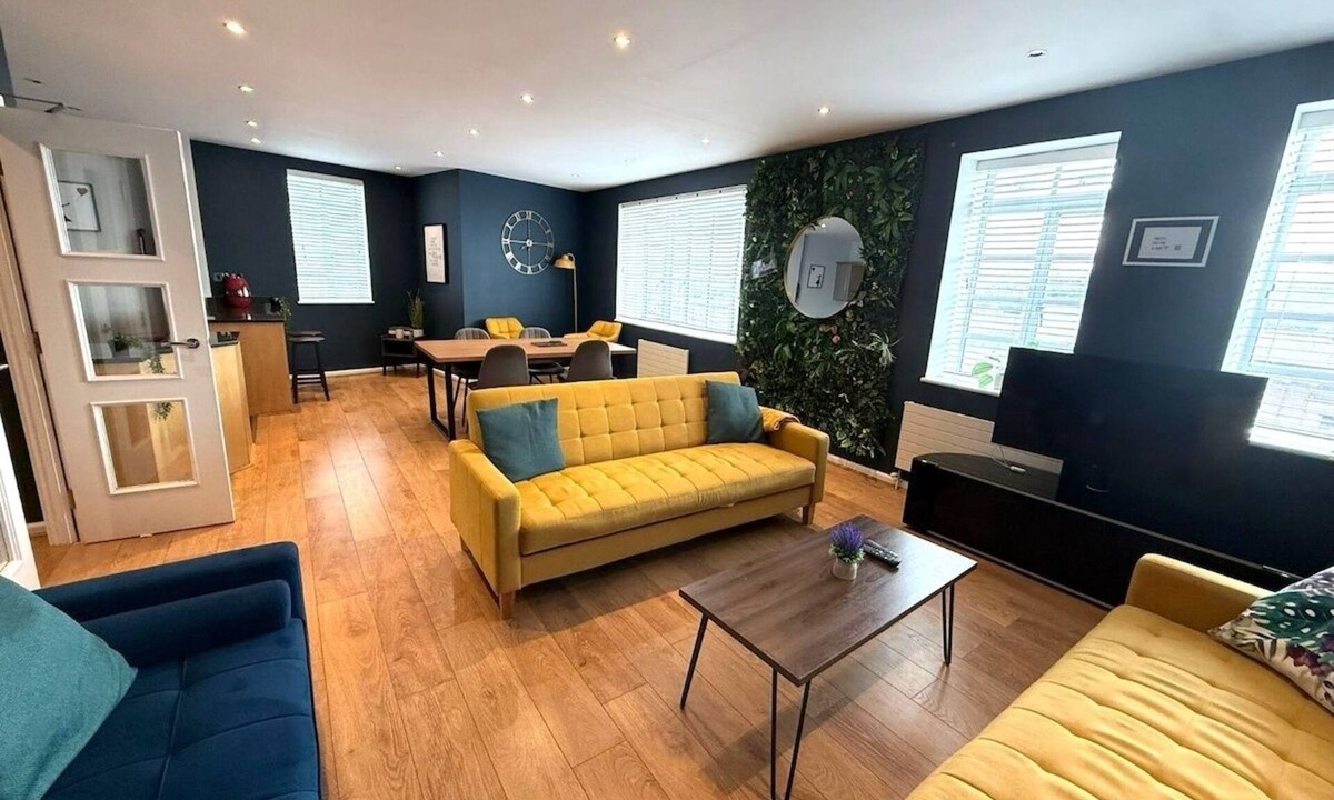 Hove Apartment | Sleeps 6, Large 2 Bed Flat In Brighton City Centre