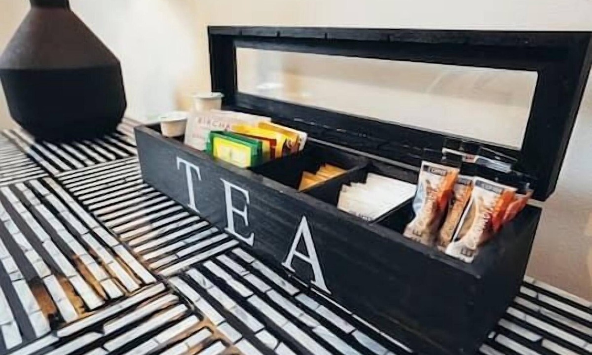 Hilton Apartment | Snug 1BR Apt Self Check In Parking | By DerBnB