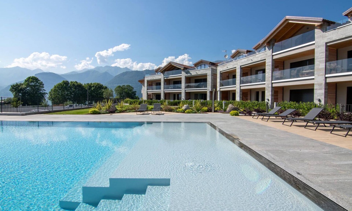 Colico Piano Apartment | Sole Suites @ Lago Dorato, Luxury, Infinity Pool, Lake & Mountain Views.