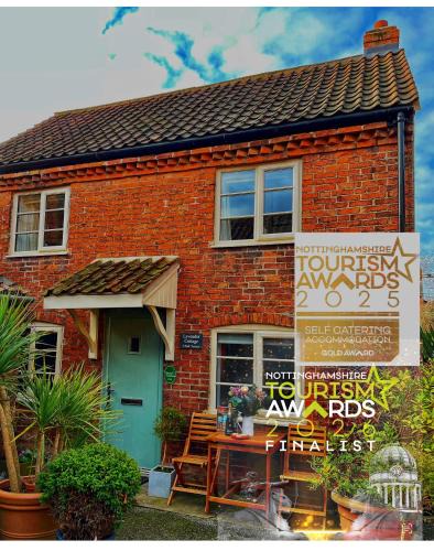 Southwell House | Southwell Holiday Cottage - Luxurious Quiet Cottage Sleeps 4 Off Road Parking