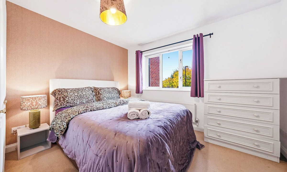 Woodberry Down Apartment | Spacious 3-Bedroom House w/Garden & Parking