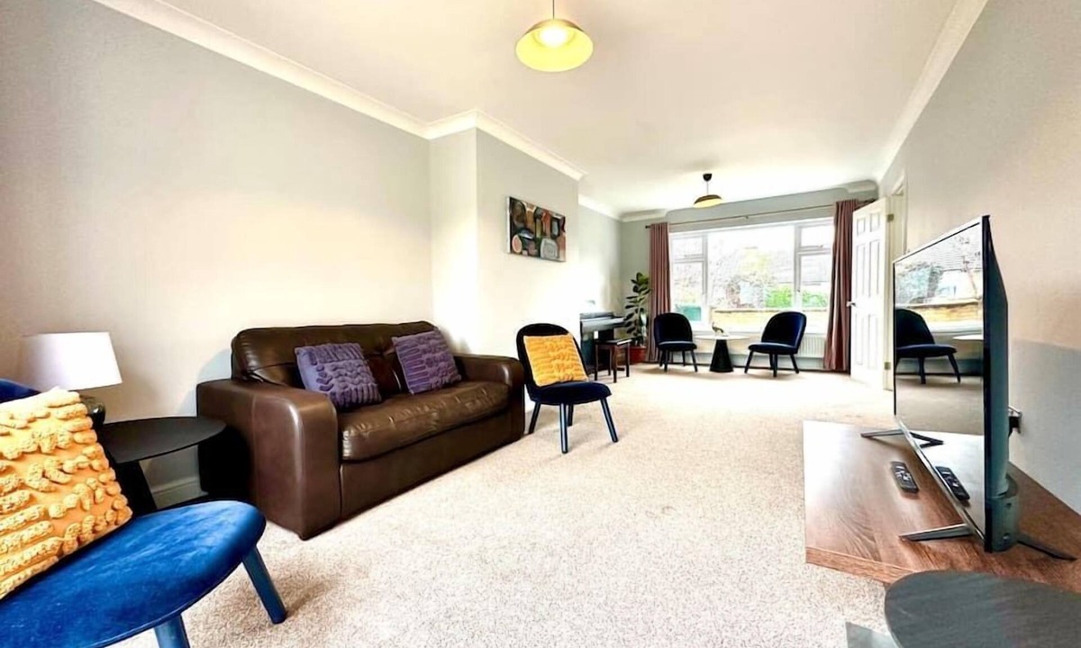 Bicester House | Spacious 3 double bedroomed house in Bicester