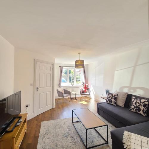 Loughborough House | Spacious 3BR House Parking Garden Sleeps 6