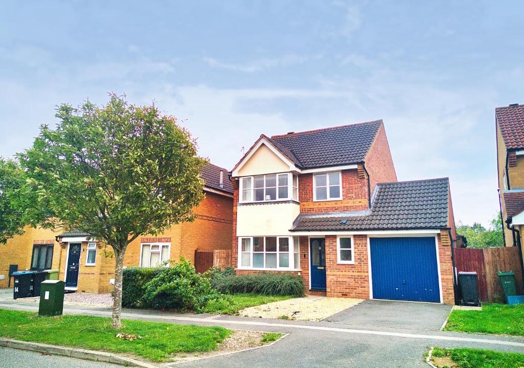 Milton Keynes House | Spacious 4 Bed Detached with Free Parking Sleeps 11