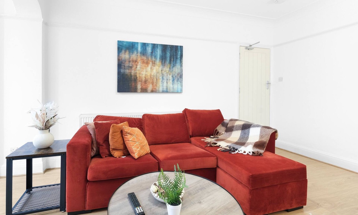 Queensbury House | Spacious 4-Bed Semi-Detached House | Driveway Parking | Stanmore
