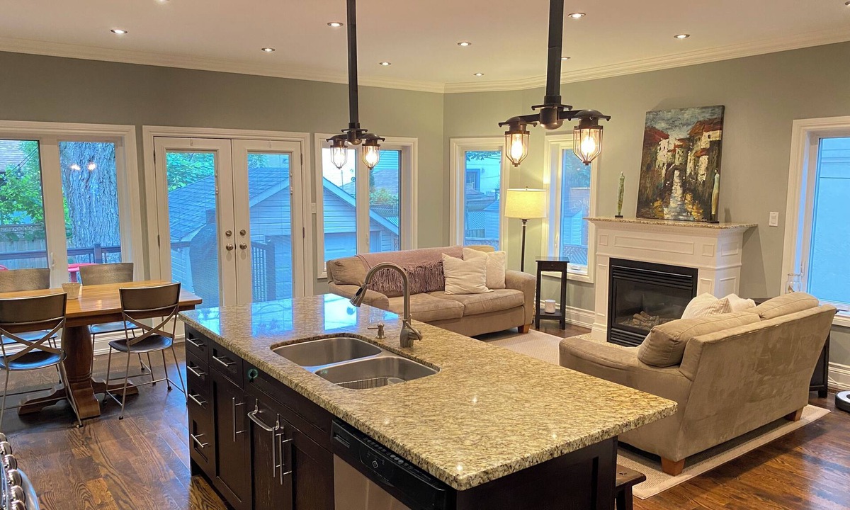 Old East York House | Spacious 4 Bedroom, 3.5 bath in Midtown