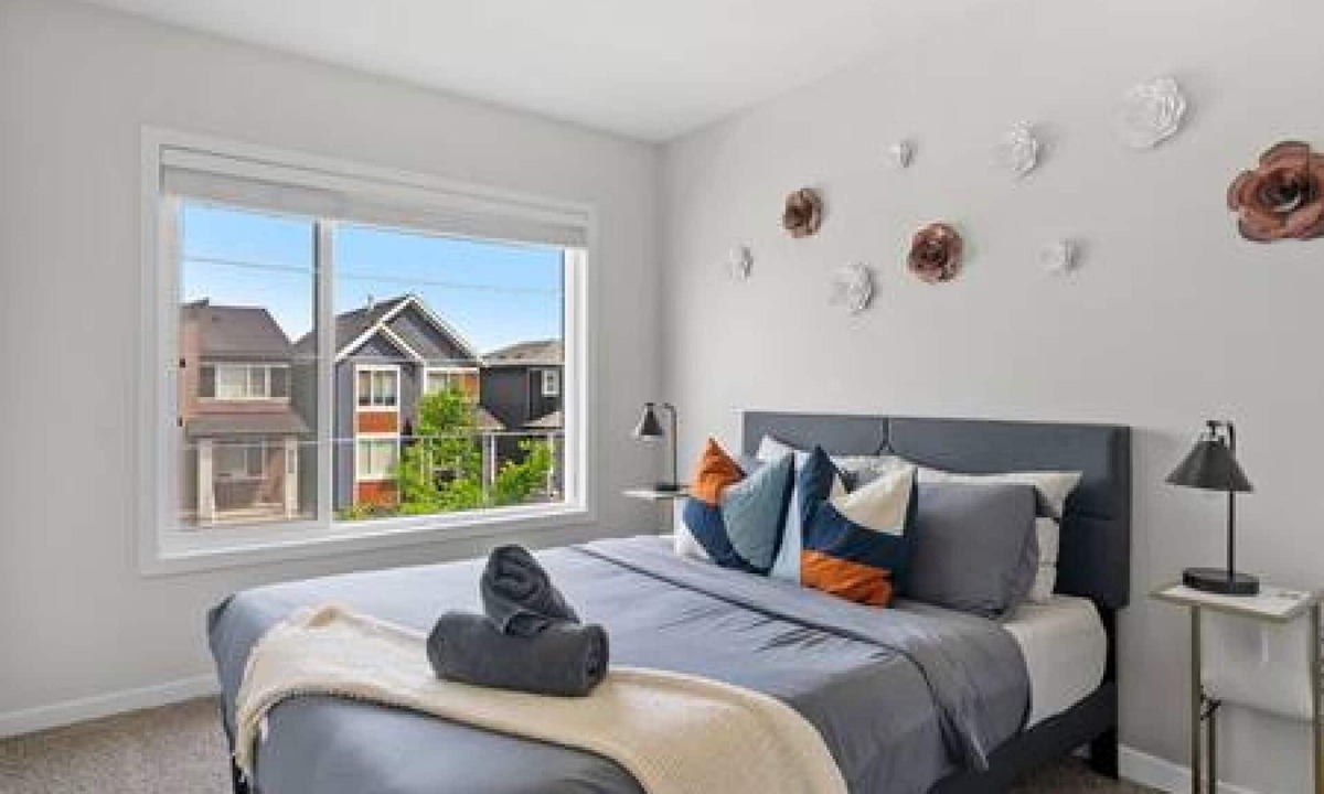 Southeast Calgary House | Spacious 4BR 3BA w/AC in Quiet SE Neighbourhood