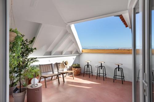 Misericordia House | Spacious 6Bedroom House w/Sunny Terrace in Lisbon