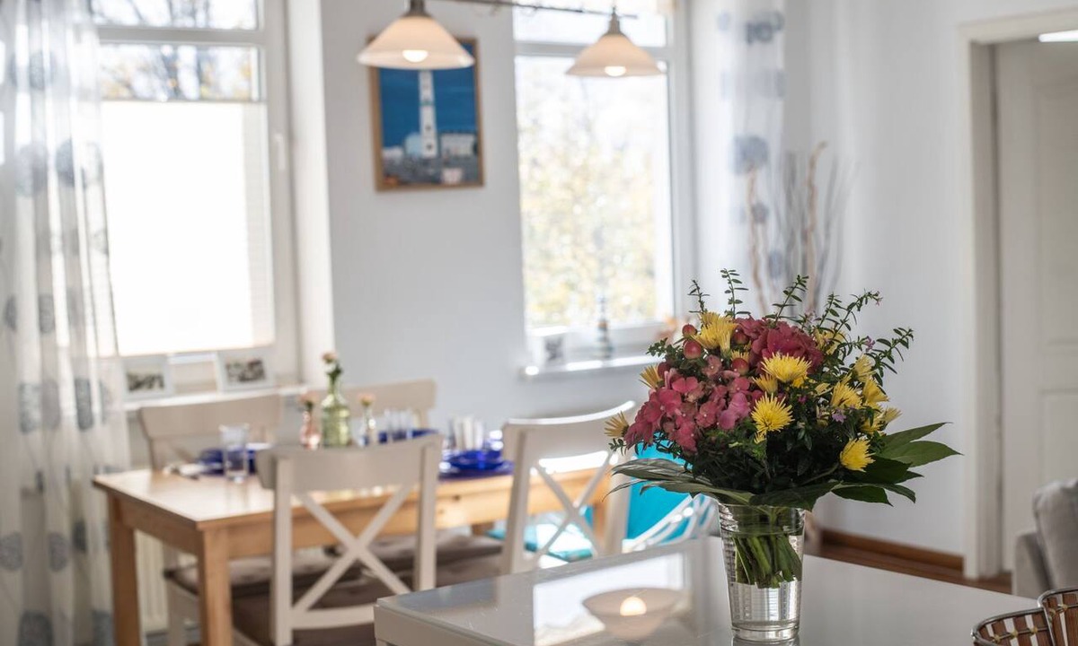 Warnemuende Apartment | Spacious 70m² vacation apartment for 4 people + dog, close to the beach & central