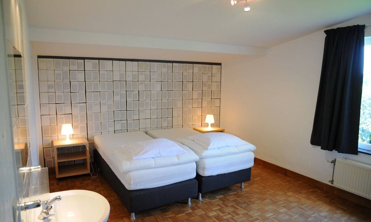 Noiseux House | Spacious bungalow with large garden