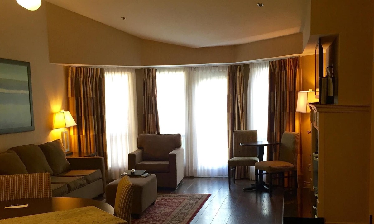 Kelowna Central Business District Condo | Spacious Family Friendly 2 Bedroom Vacation Suite on the Lake