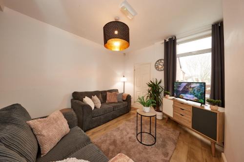 Sneinton House | Spacious Family Home, City Centre, Free Parking
