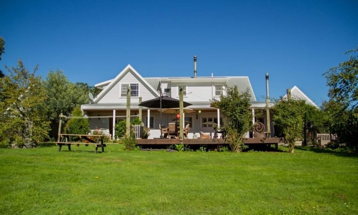 Martinborough House | Spacious Home - a place for up to 12 family, friends or colleagues to gather.