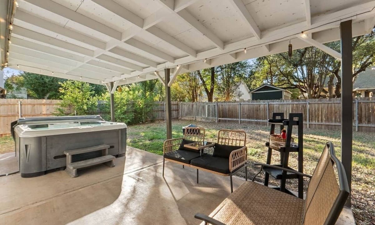 North Buttercup Creek House | Spacious Home + Hot tub + Fire Pit + Play Loft