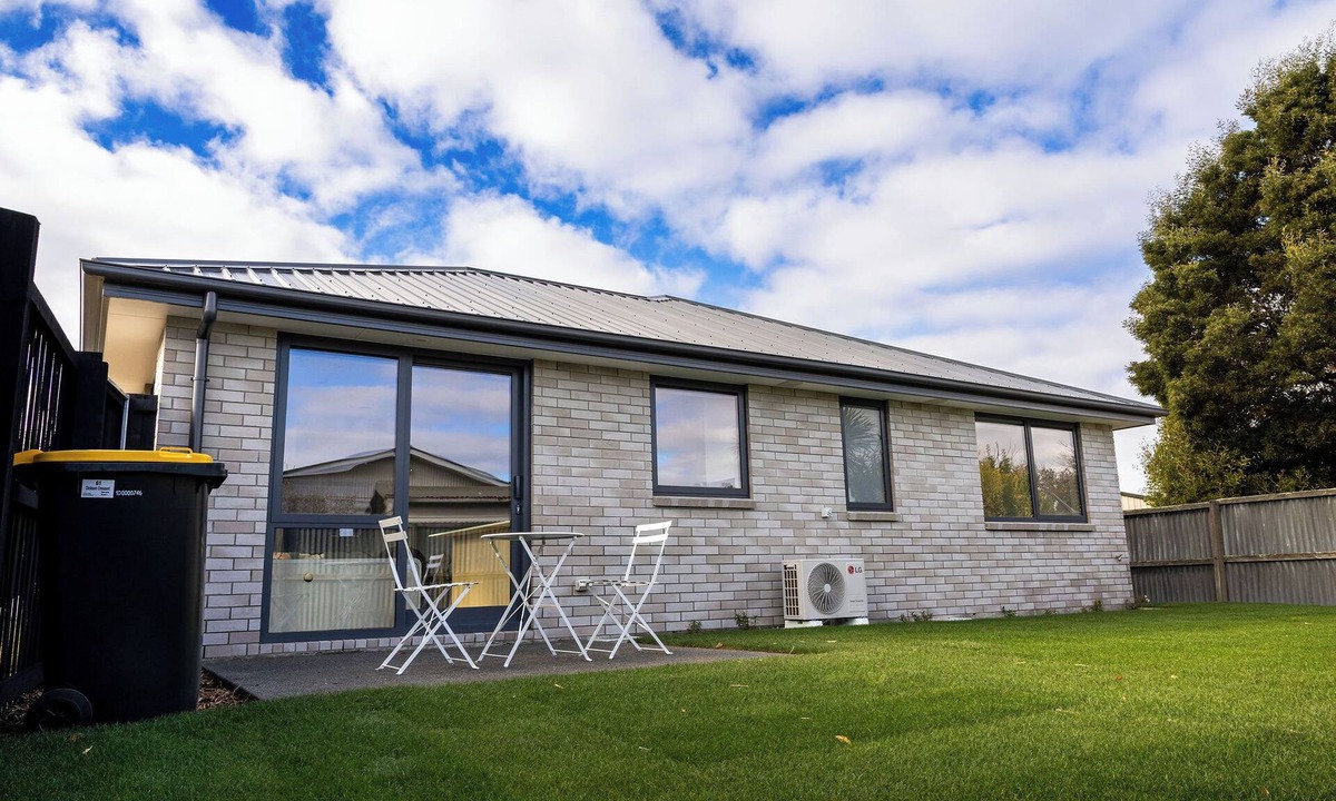 Hornby House | Spacious Hornby Home | Sleeps 8 | Garage & Yard