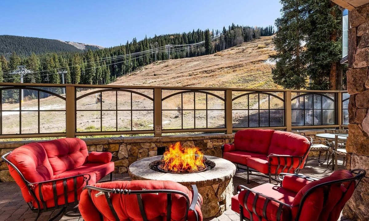 Keystone Condo | Spacious Lone Eagle ski-in, ski-out 3BR condo w/pool, hot tubs & mtn views!