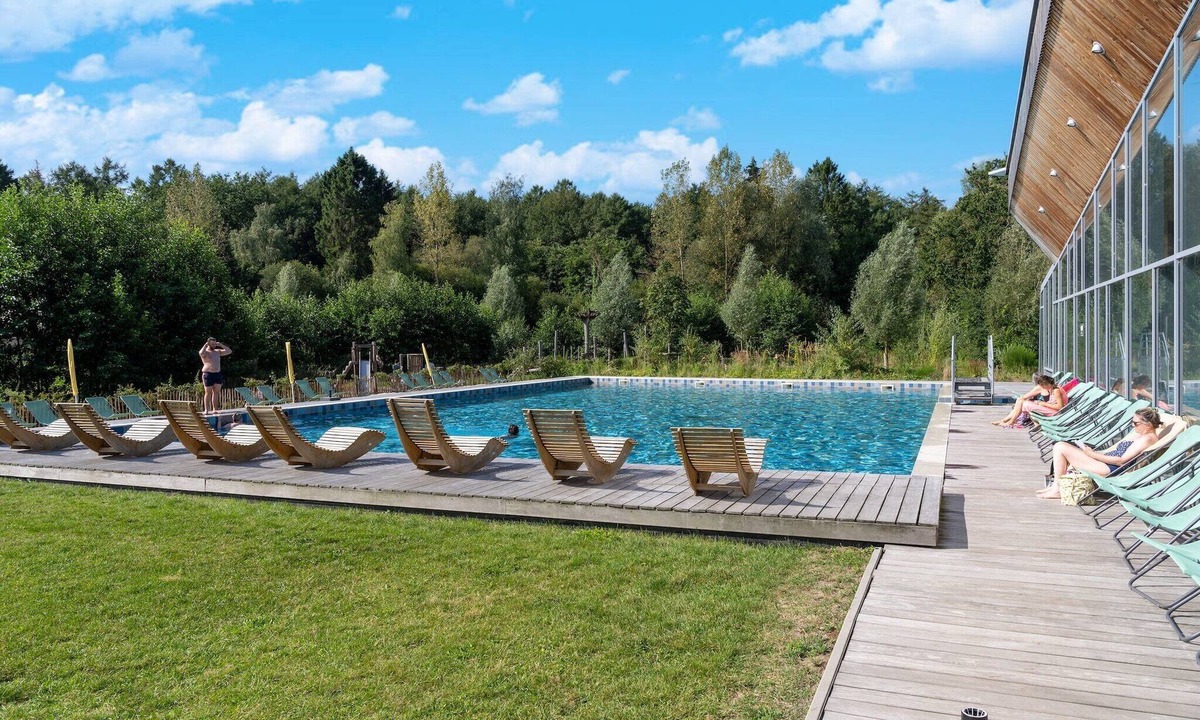 Maubray Villa | Spacious Mansion with Oasis