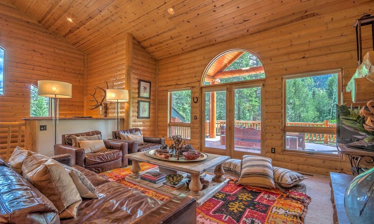 Blue River House | Spacious mountain home with pool table, private hot tub, and wifi