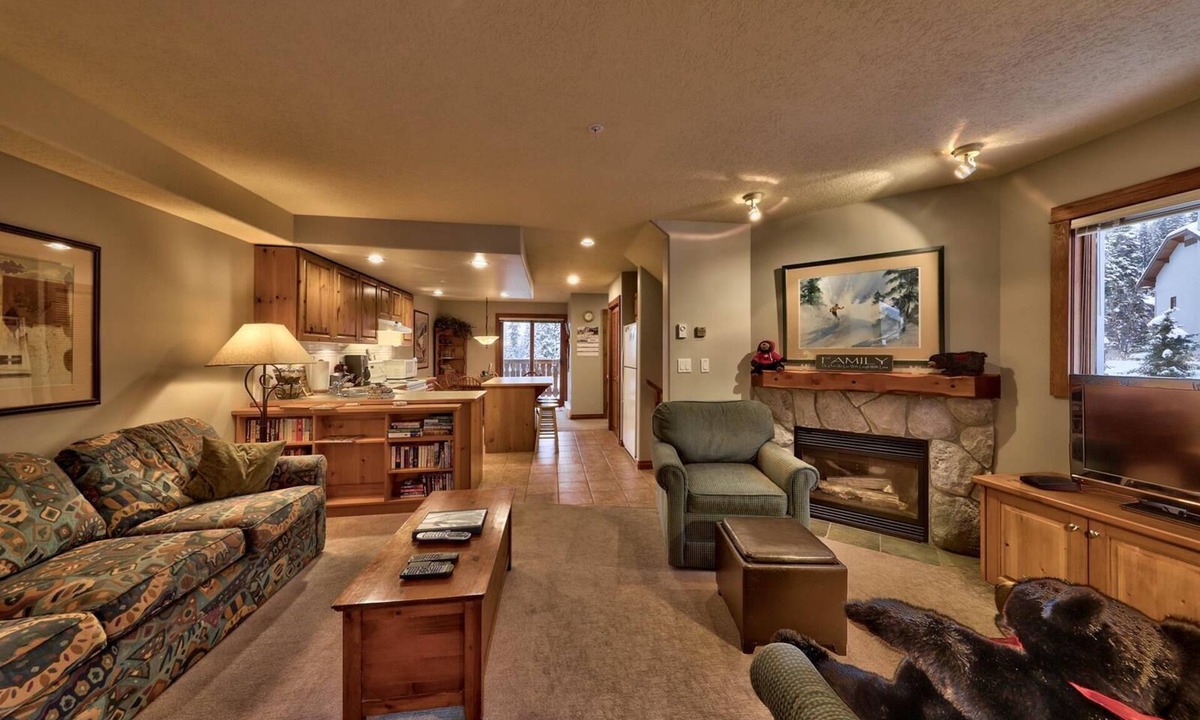 Sun Peaks House | Spacious multi level 2 bedroom townhouse, easy access to nearby runs and lift, short walk to village