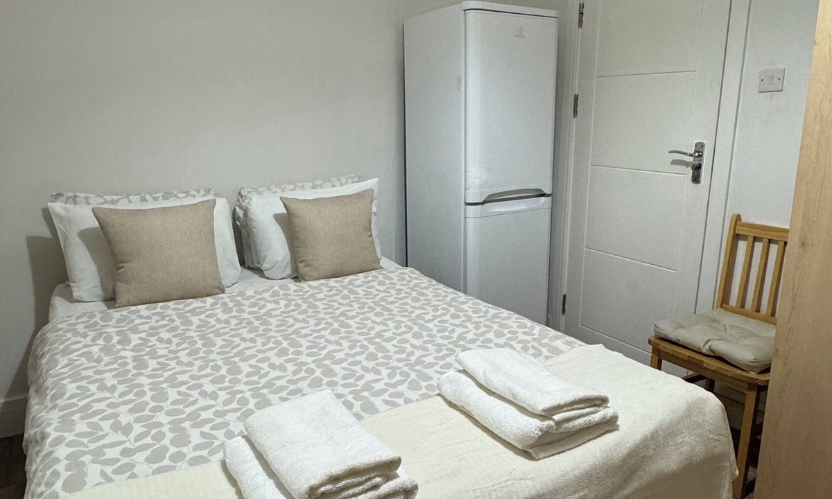 West Ham House | Spacious room in Greater London