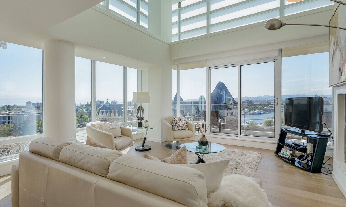 Downtown Victoria Condo | Spacious Splendour-Panoramic Views from 12th Floor Luxury Condo, AC, Pool and Parking