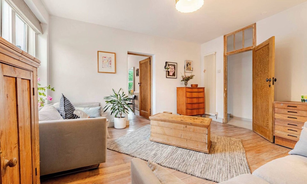Stoke Newington Apartment | Spacious, Stylish 2 Bed w good transport links in Hackney