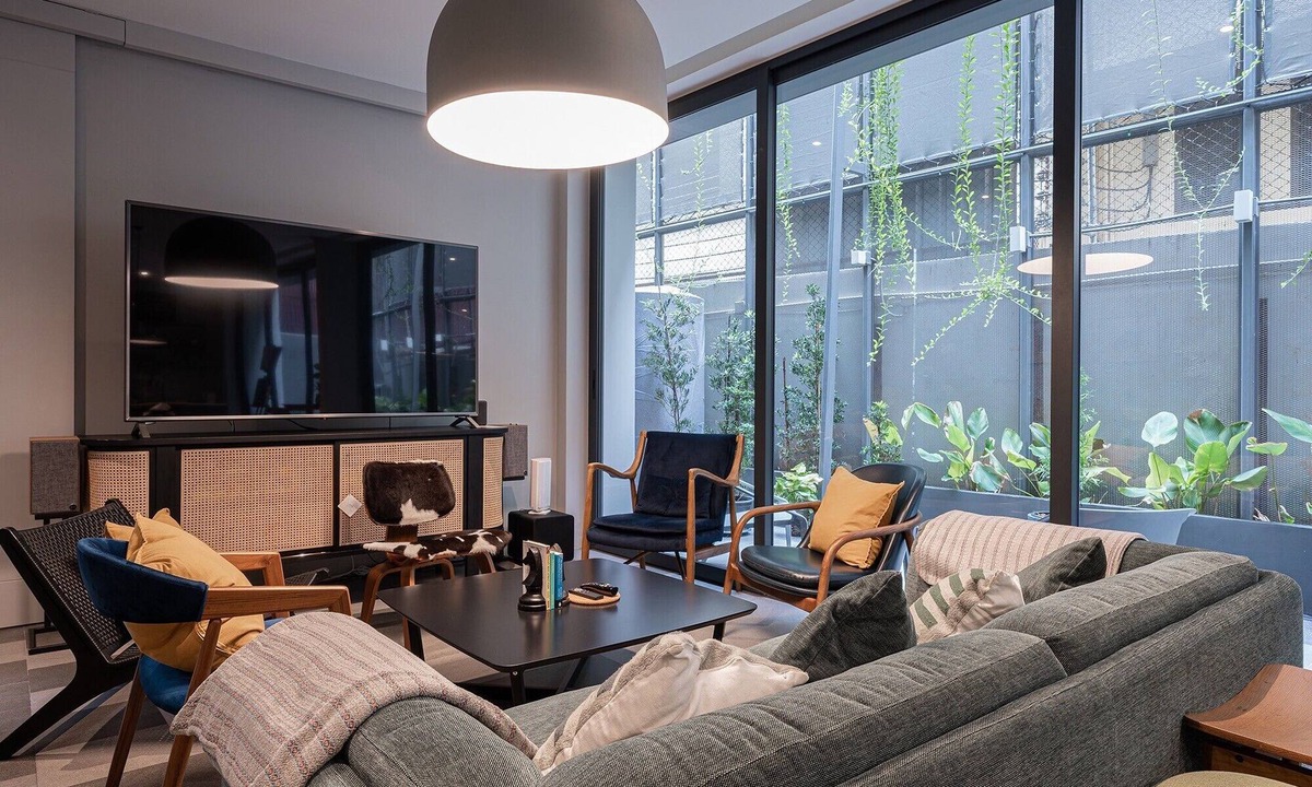 Pathumwan House | Spacious 4BR Home 12Pax + Free Airport Transfer. Walkable to Siam, MBK, BTS